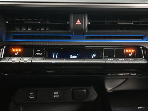 Used 2024 Toyota Prius XLE image 21