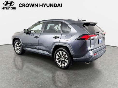 Used 2019 Toyota RAV4 XLE Premium FWD image 8