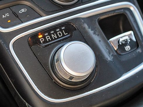 Used 2015 Chrysler 200 Limited image 24