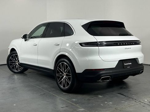 Used 2025 Porsche Cayenne AWD/4WD image 3