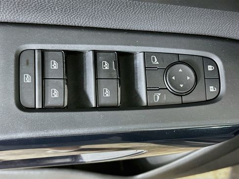Used 2025 Nissan Pathfinder SV AWD/4WD image 15