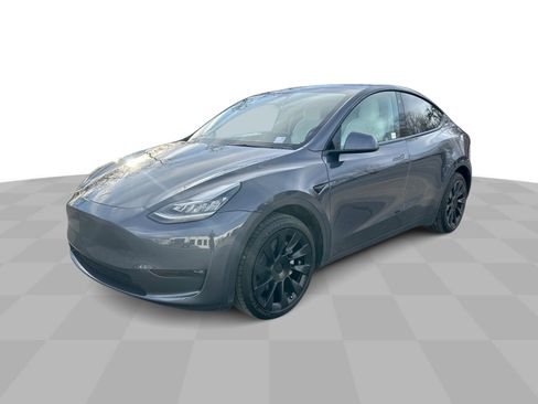 Used 2023 Tesla Model Y Long Range image 5