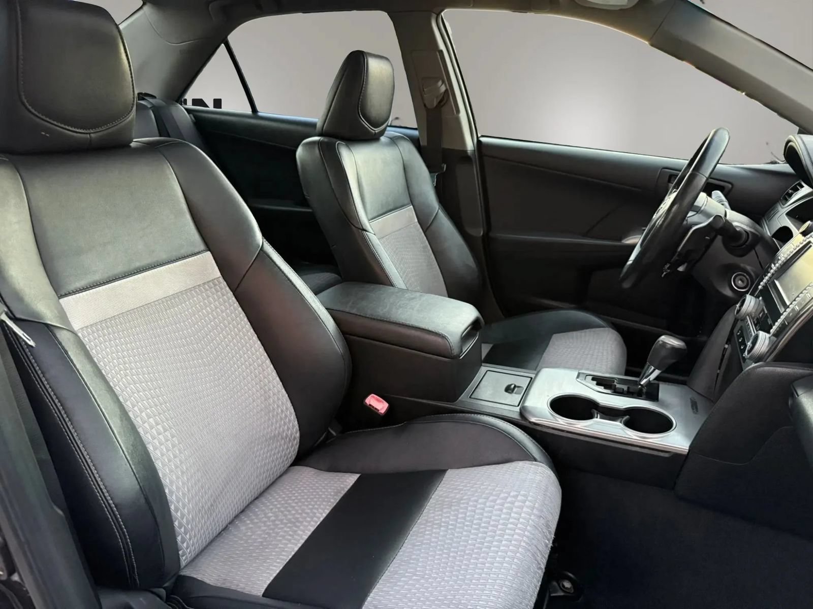 Used 2012 Toyota Camry SE FWD image 19