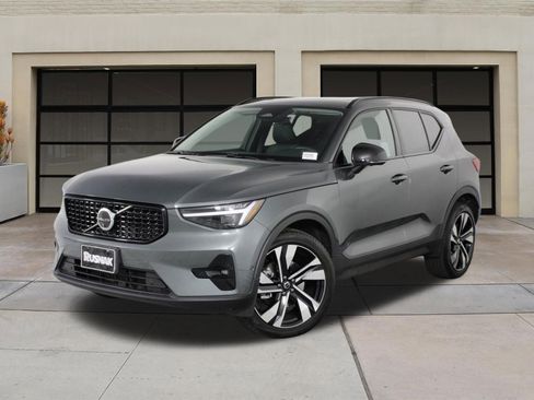 Certified 2026 Volvo XC40 B5 Ultra w/ Climate Package AWD/4WD image 3