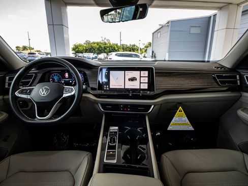 New 2026 Volkswagen Atlas SEL AWD/4WD image 32