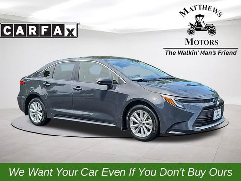 Used 2024 Toyota Corolla XLE FWD image 1
