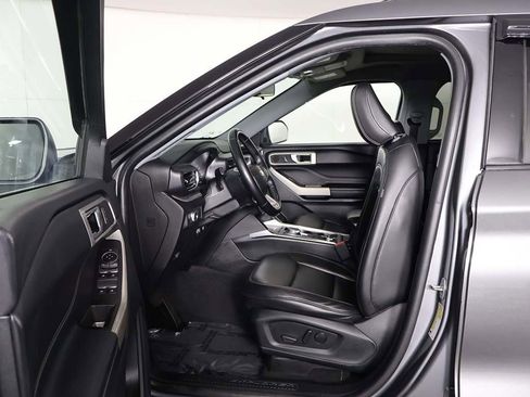 Used 2022 Ford Explorer XLT w/ Equipment Group 202A image 29