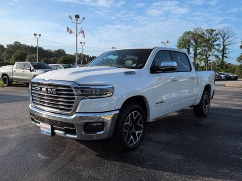 Used 2025 RAM 1500 Laramie AWD/4WD image 8