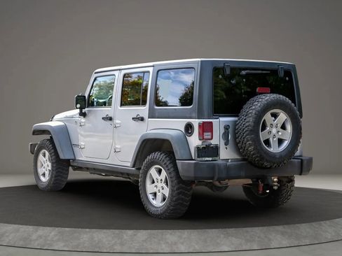 Used 2012 Jeep Wrangler Unlimited Rubicon w/ Connectivity Group image 6