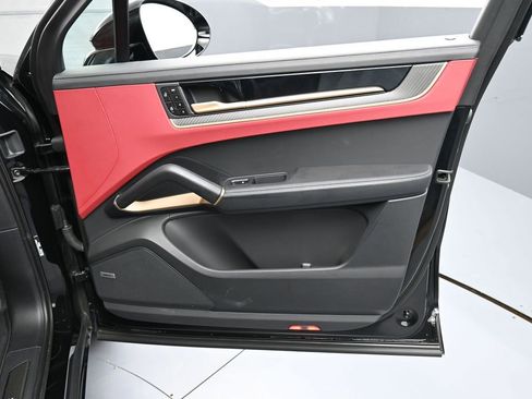 Used 2025 Porsche Cayenne S image 29