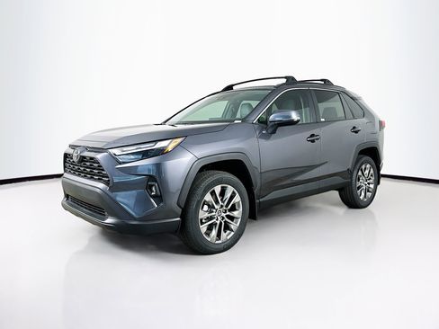 Used 2025 Toyota RAV4 XLE Premium image 3