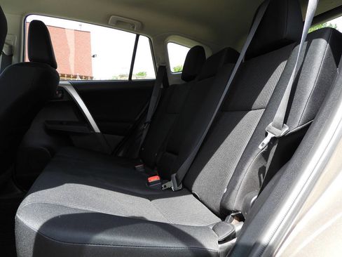 Used 2015 Toyota RAV4 LE w/ Four Season Floor Mat Package AWD/4WD image 23