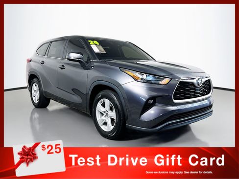Used 2024 Toyota Highlander LE FWD image 1