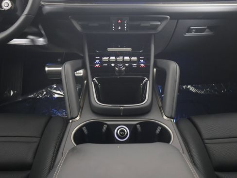 New 2025 Porsche Cayenne Turbo AWD/4WD image 20