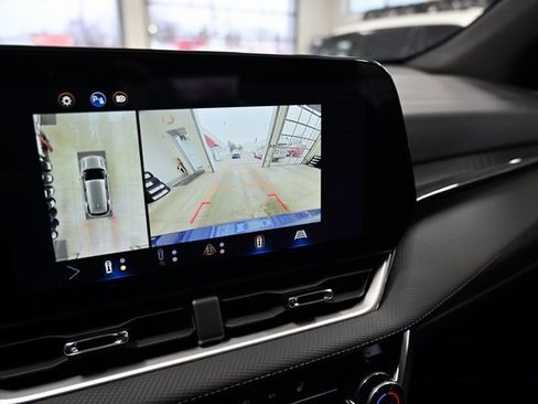 Used 2025 Chevrolet Equinox LT w/ Safety and Technology Package image 17