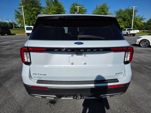 Used 2025 Ford Explorer Active w/ Active Comfort Package AWD/4WD image 4