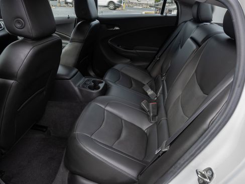 Used 2018 Chevrolet Volt Premier image 19