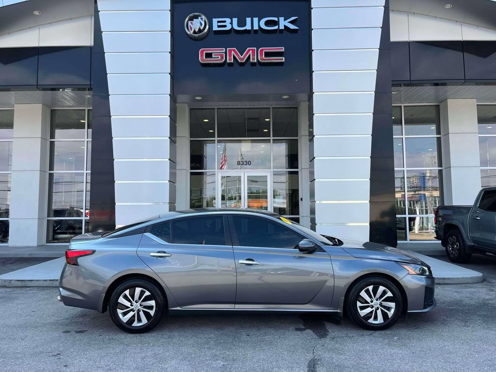 Used 2023 Nissan Altima 2.5 S FWD image 2