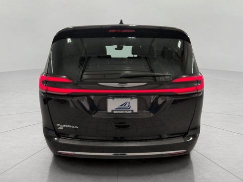 Used 2024 Chrysler Pacifica Touring-L FWD image 26