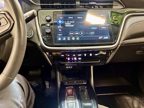 Used 2022 Chevrolet Bolt EUV LT w/ Driver Confidence Package FWD image 4