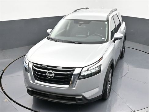 Used 2025 Nissan Pathfinder SV image 39