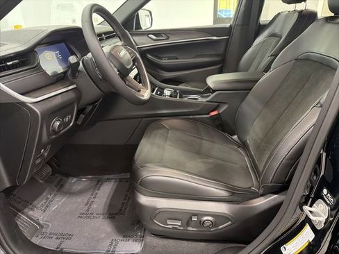 New 2026 Jeep Grand Cherokee Altitude image 10