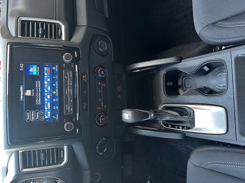 Used 2024 Nissan Frontier SV image 17