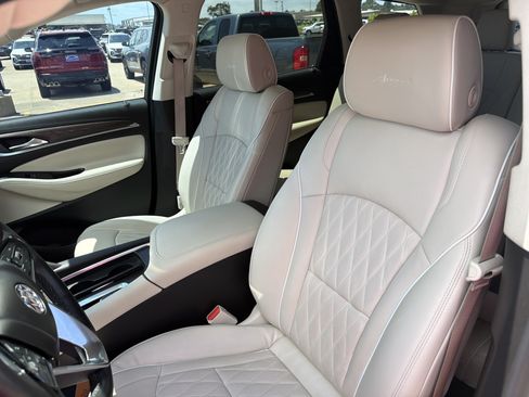 Used 2022 Buick Enclave Avenir FWD image 5