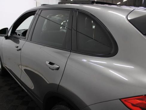 Used 2015 Porsche Cayenne S image 8