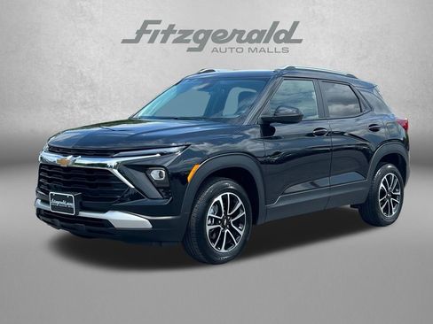 Used 2025 Chevrolet TrailBlazer LT AWD/4WD image 2