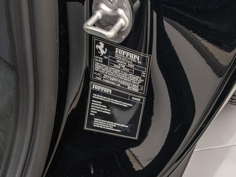 Certified 2025 Ferrari Roma Spider RWD image 32