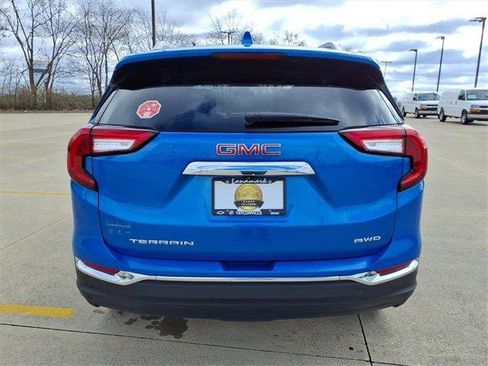 Used 2024 GMC Terrain SLT image 24