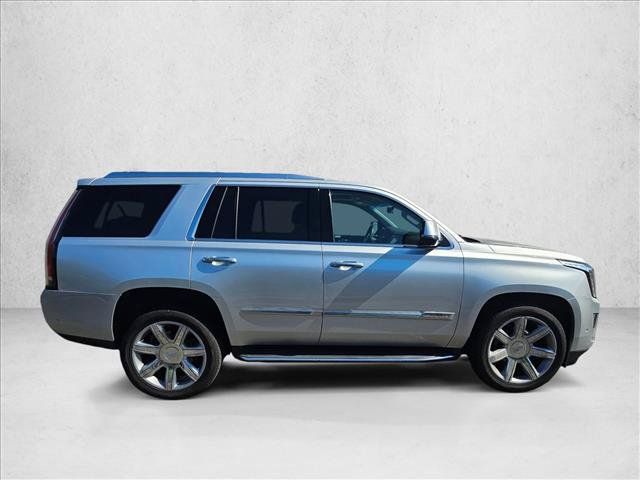 Used 2017 Cadillac Escalade Luxury AWD/4WD image 6