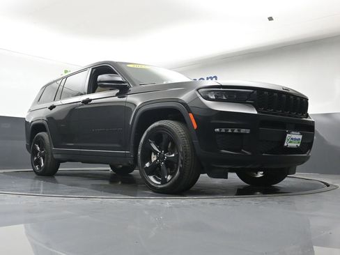 Used 2025 Jeep Grand Cherokee L Limited w/ Black Appearance Package AWD/4WD image 26