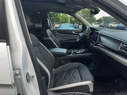Used 2024 Volkswagen Atlas Peak Edition SE AWD/4WD image 34