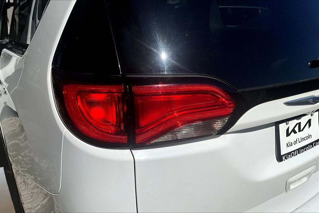 Used 2020 Chrysler Voyager Lxi FWD image 19
