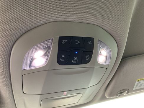 Used 2022 Chrysler Voyager LX image 29