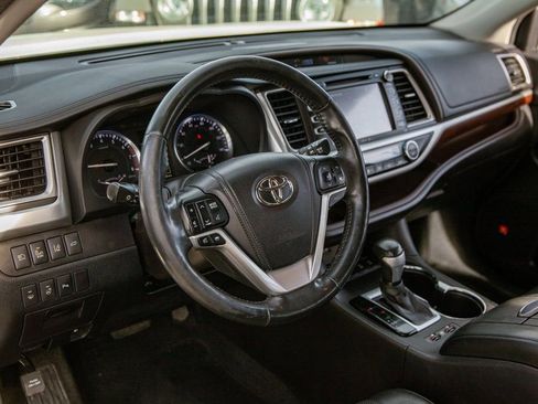 Used 2015 Toyota Highlander Limited Platinum image 10