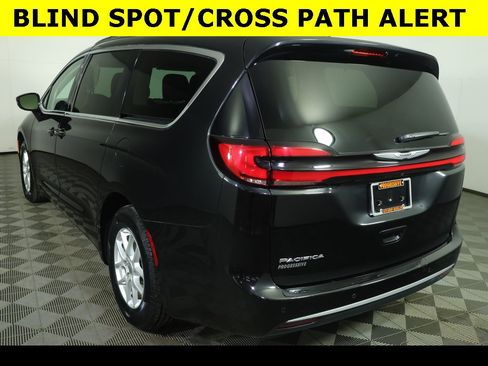 Used 2022 Chrysler Pacifica Touring-L image 12