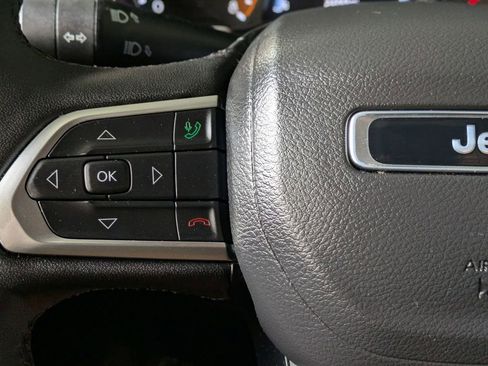 Used 2025 Jeep Compass Limited image 19