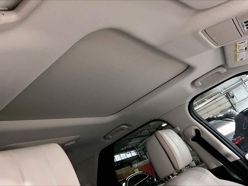 Used 2018 Land Rover Discovery HSE Luxury image 14