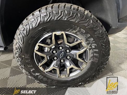 Used 2023 Chevrolet Colorado ZR2 w/ ZR2 Convenience Package III AWD/4WD image 28