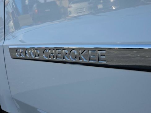 Used 2013 Jeep Grand Cherokee Overland w/ Advance Technology Group AWD/4WD image 21