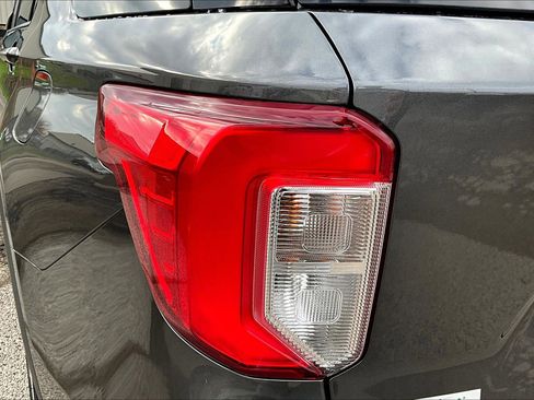 Used 2020 Ford Explorer Platinum w/ Premium Technology Package AWD/4WD image 29