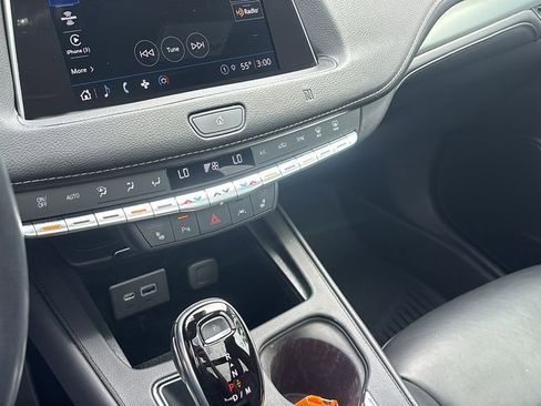 Used 2021 Cadillac XT4 Premium Luxury w/ Cold Weather Package FWD image 20