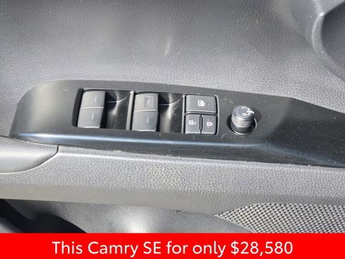 Used 2025 Toyota Camry SE w/ Convenience Package image 34