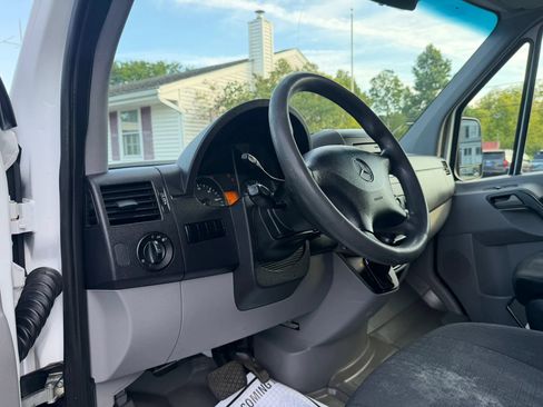 Used 2014 Mercedes-Benz Sprinter 2500 image 10