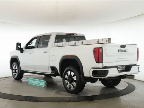 Used 2025 GMC Sierra 2500 Denali w/ Denali Reserve Package image 8