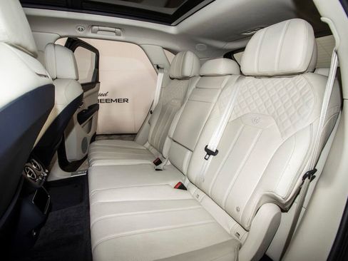 Used 2021 Bentley Bentayga image 14