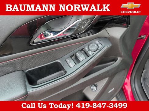 Used 2023 Chevrolet Traverse RS AWD/4WD image 15